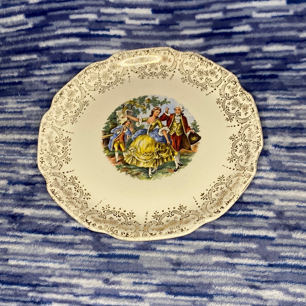 Vintage U.S.A. Warranted 22 K. Gold 9“ Plate